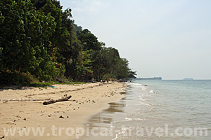 Koh Jum Ting Rai Bay © tropical-travel.com
