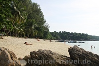 Longtail boat on Pattaya beach © tropical-travel.com