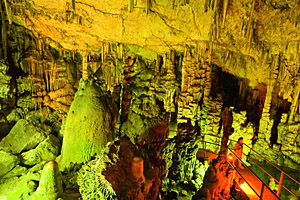 Psychro Höhle © phototraveller | 123RF.com