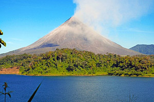 Arenal Vulkan und See, Costa Rica © Rob Cicchetti | 123RF.com Arenal Vulkan und See, Costa Rica © Rob Cicchetti | 123RF.com