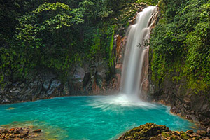Wasserfall am Rio Celeste, Costa Rica © William Berry | 123RF.com Wasserfall am Rio Celeste, Costa Rica © William Berry | 123RF.com