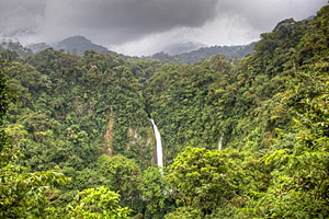 La Fortuna Wasserfall in Costa Rica © Nicolas de Corte | 123RF.com