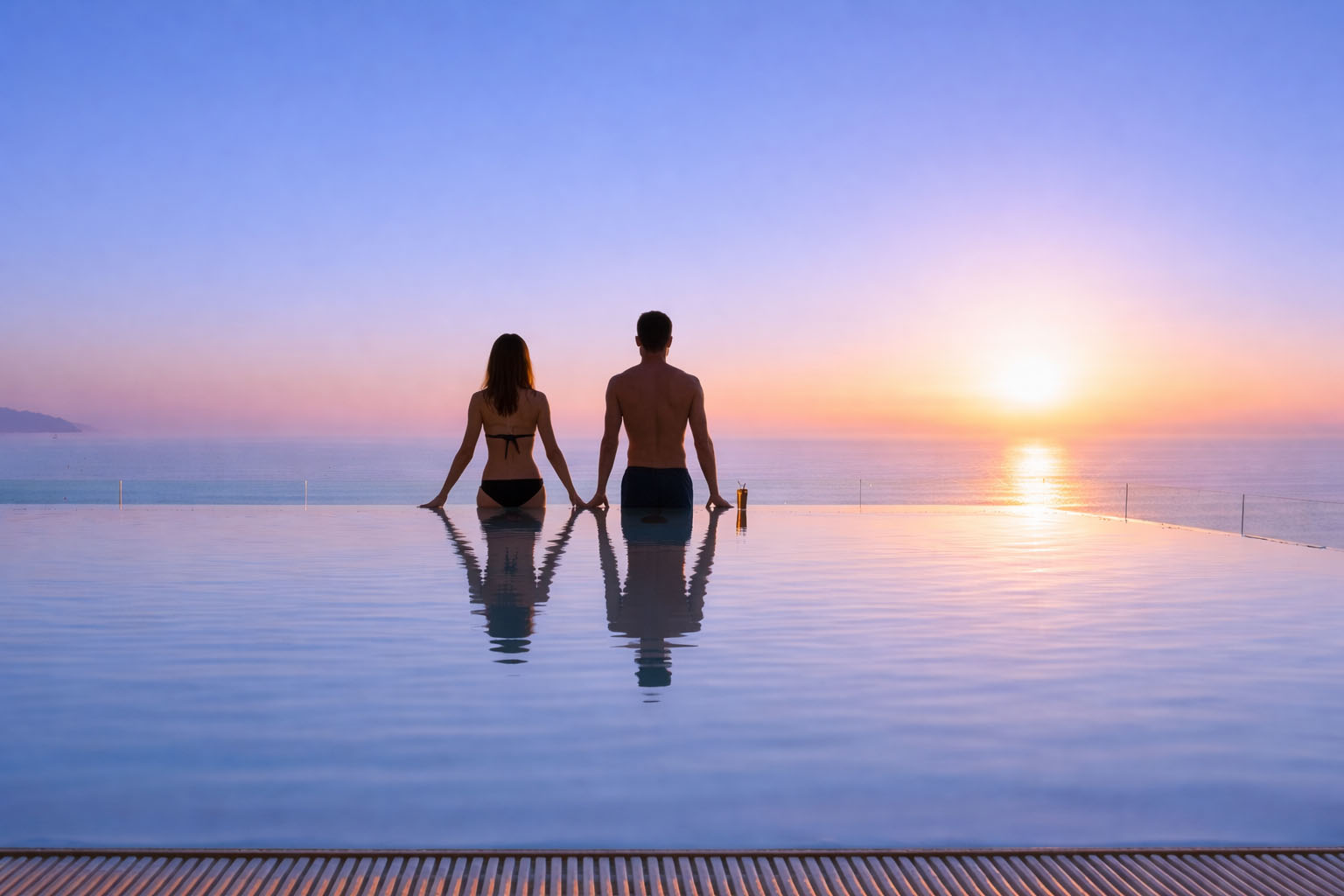 Roof Top Pool bei Sonnenaufgang