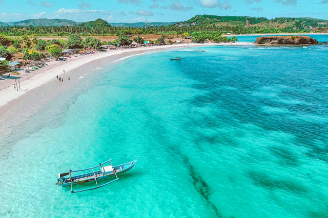 Kuta Beach, Lombok - Johnny Africa, unsplash.com Lombok