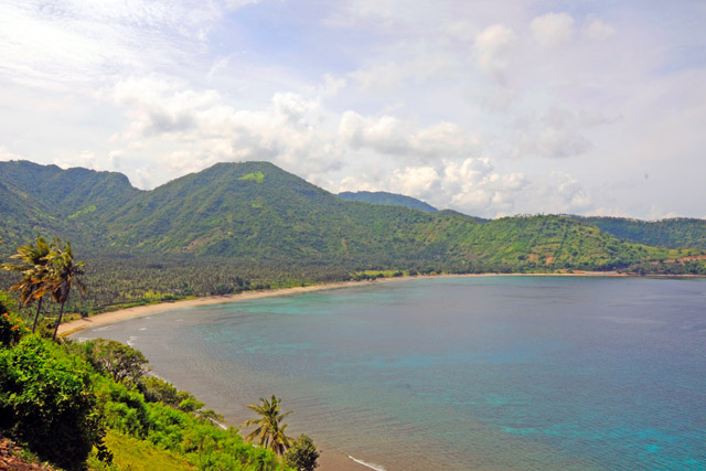 Nipah Beach, Lombok - Bart Speelman, https://commons.wikimedia.org Lombok