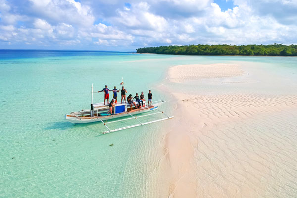 Balabac Islands - Cris Tagupa - unsplash.com Palawan