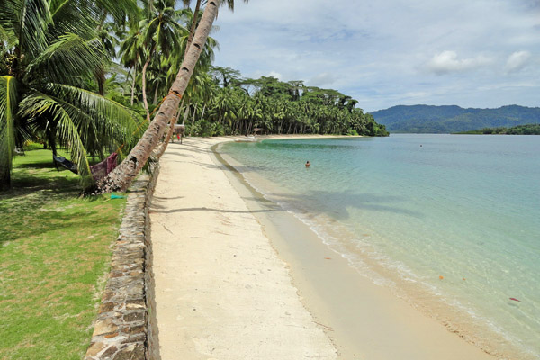 White Beach - Fabio Achilli from Milano, https://commons.wikimedia.org Palawan