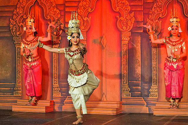 traditioneller Tanz in Phnom Penh - Marcin Konsek, commons.wikipedia.org Phnom Penh